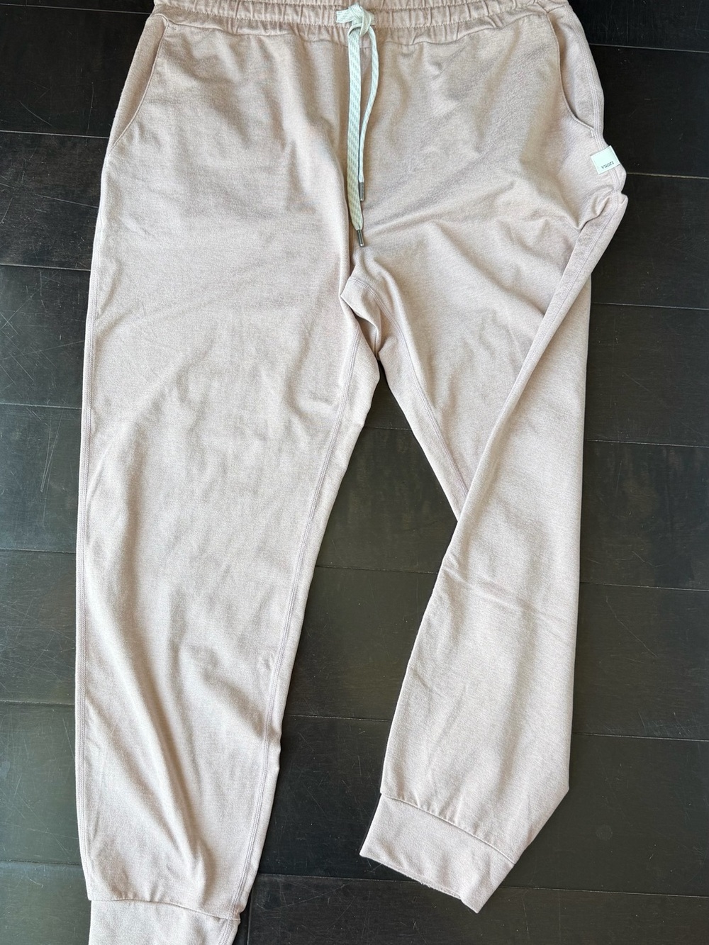 Vuori Women’s Performance Joggers in Light Dusty Rose